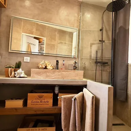 Nice Semi-detached House Of 50 M Hotel Saint-Laurent-du-Var